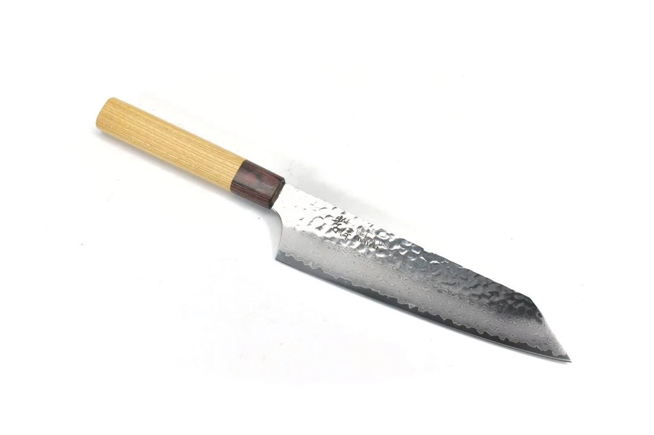 Sakai Takayuki/33 Layers Hammered Damascus Kengata Gyuto 190 mm Zelkova Handle
Opens in a new window