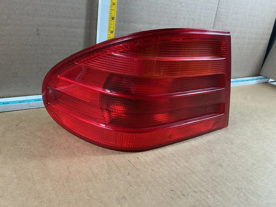 Luz trasera exterior izquierda lado conductor Mercedes-Benz W210 E300 E320 1996-1999 OEM Foto 2 de 4