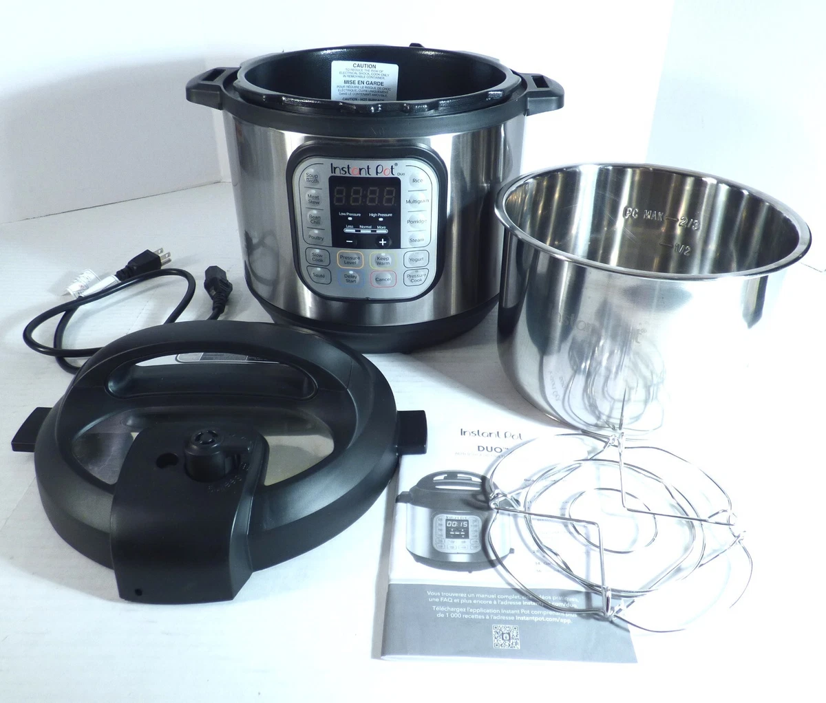 NICE Instant Pot Electric Pressure Cooker WITH MANUALS Model DUO 60 V3 6  Quart