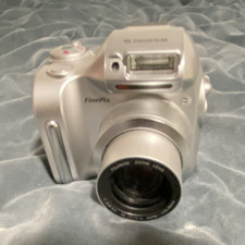 Fujifilm FinePix Compact Digital Camera 3MP 6x Optical Zoom Silver USB