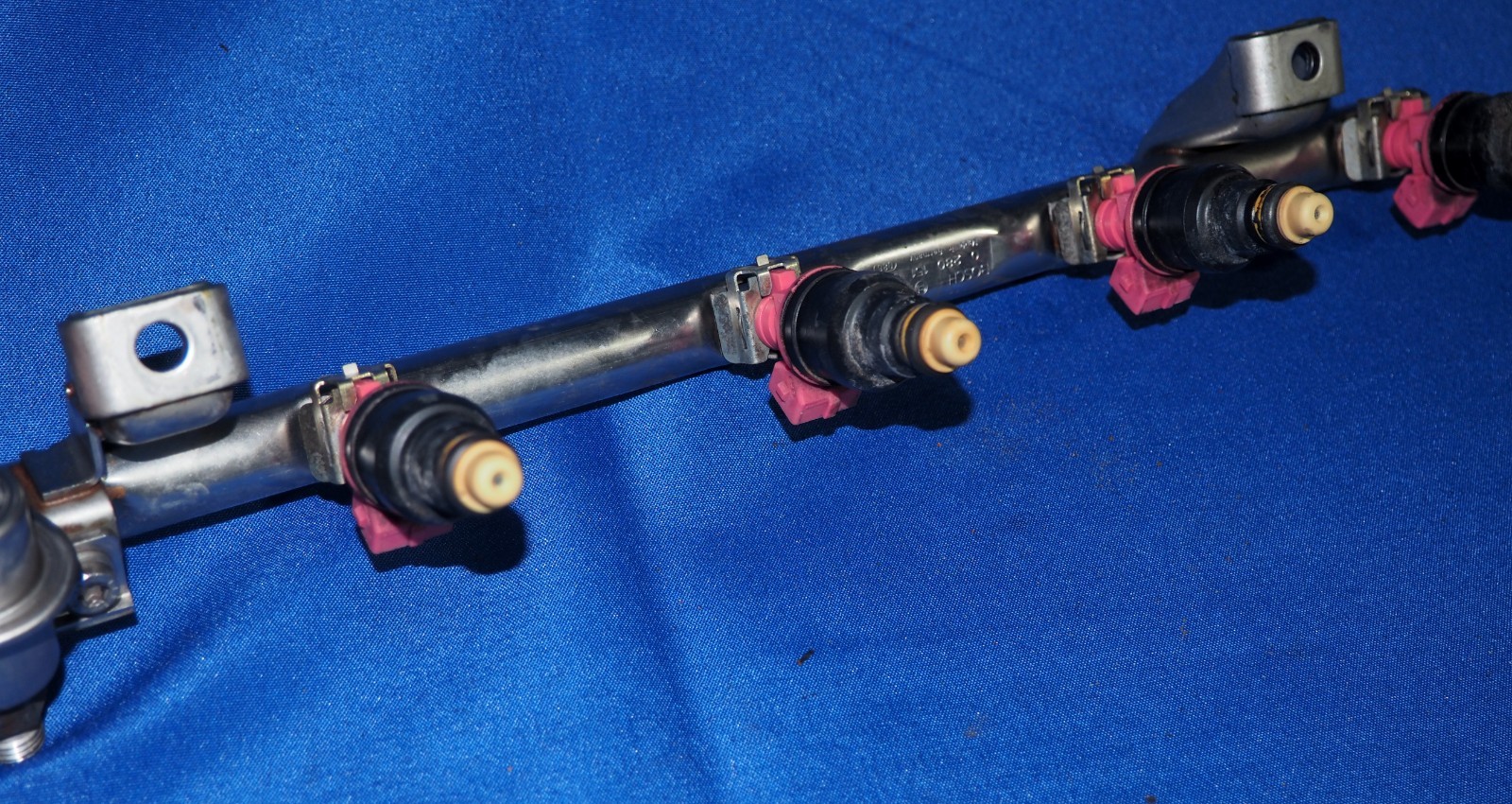 1996-1999 Ferrari F355 5.2 Motronic 3.5L V8 F129 Right Fuel Rail W/Injectors OEM