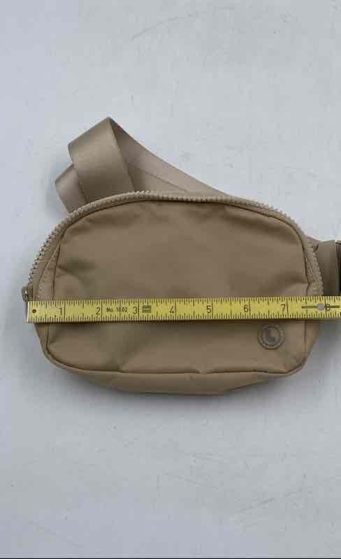 Lole Womens Tan Adjustable Strap Zipper Inner Pockets Waist Belt Bag