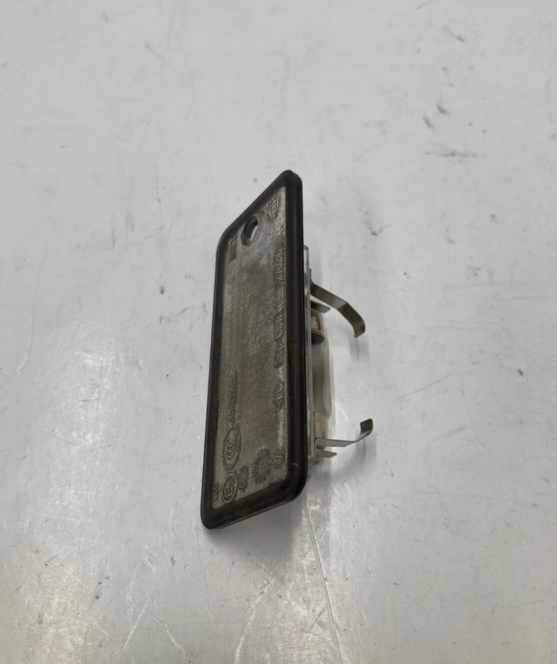 Лампа заднего правостороннего номерного знака для Audi A6 Quattro 09–11 годов от оригинального производителя - Изображение 4 из 4