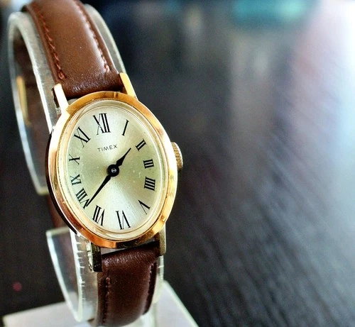 VINTAGE TIMEX 1970 ELEGANT OVAL DIAL MECHANICAL WIND UP WOMEN'S GOLD DRESS WATCH
