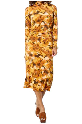 iman gold dress Iman in Dolce & Gabbana x Harris Reed on the Met Gala 2021 Red Carpet