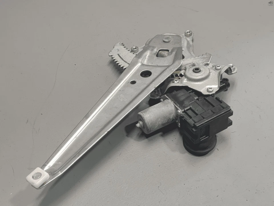 REAR PASSENGER SIDE DOOR WINDOW REGULATOR W/ MOTOR OEM 2018-2024 TOYOTA CAMRY - Image 2 of 4