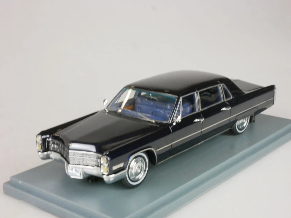 NEO American Excellence 1/43 Cadillac Fleetwood Seventy-Five 444033 Box 132255 - Bild 2 von 4