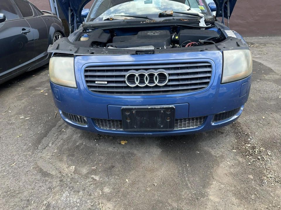 Used Front Bumper Assembly Front fits: 2001 Audi TT headlamp washers US market F Foto 4 de 4