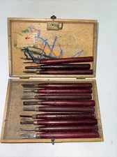 Set of 12 Vintage Wood Handle Carving Chisels / Gouges.