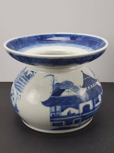 VERY RARE 19TH C. CHINESE EXPORT CANTON BLUE & WHITE PORCELAIN SPITTOON CUSPIDOR