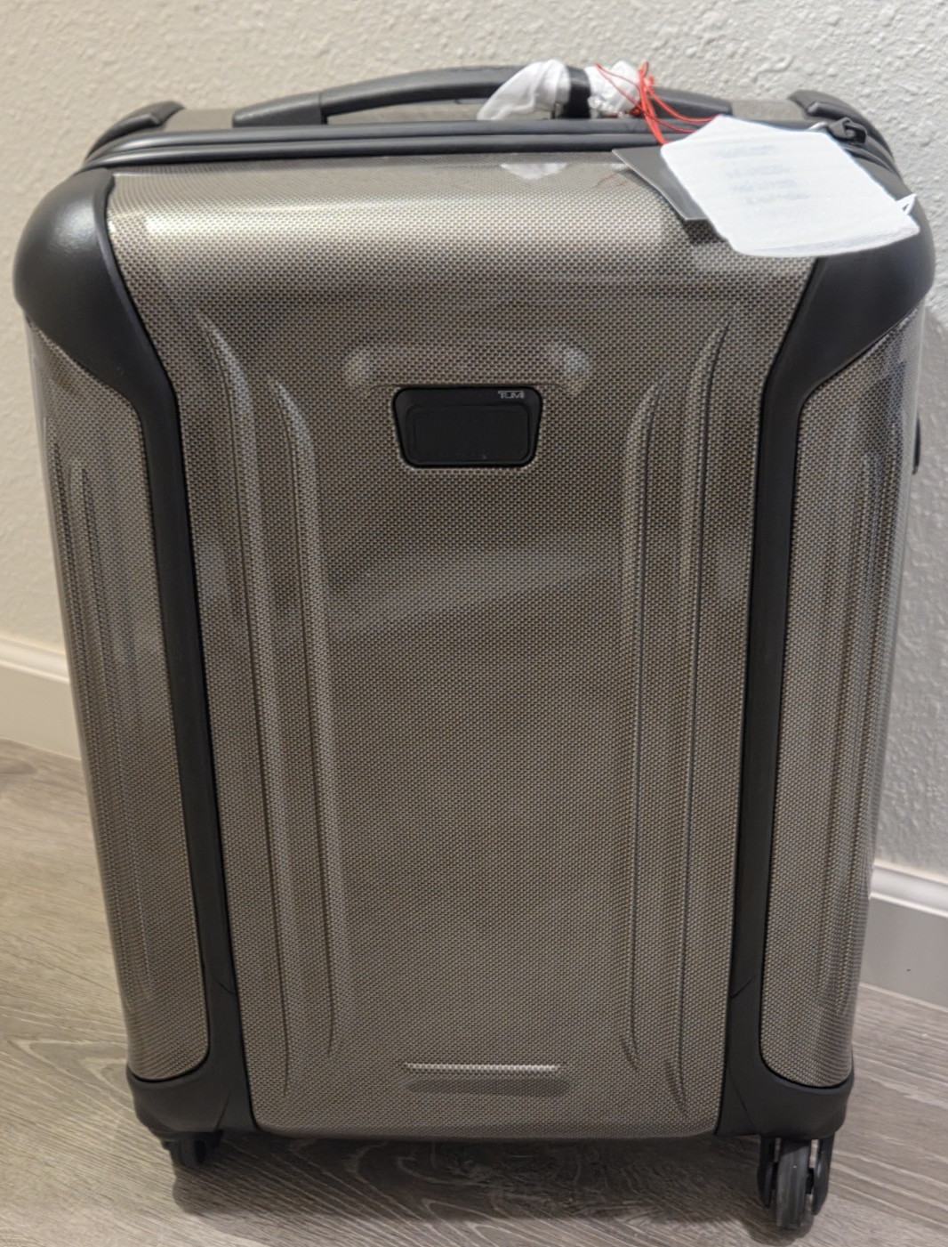 Tumi Vapor 22” International Carry-On Hardcase Spinner Luggage Champagne - NWT