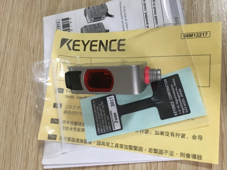 One Keyence LR-ZB250CP Laser Sensor New In Box Fast Shipping - Image 3 of 4
