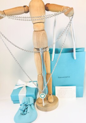 Tiffany & Co blaue Emaille & silberne Herzschlüssel mit 36'''' Tiffany silberner Kette. NEUWERTIG NEUWERTIG