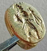 ANCIENT ROMAN BRONZE SEAL RING DEPICTING GLADIATOR CA 900 AD