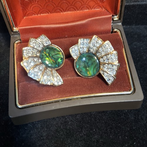 unsigned jomaz Bold Conch Art Deco Gold Tone Abalone Shell Clip Vintage Earrings