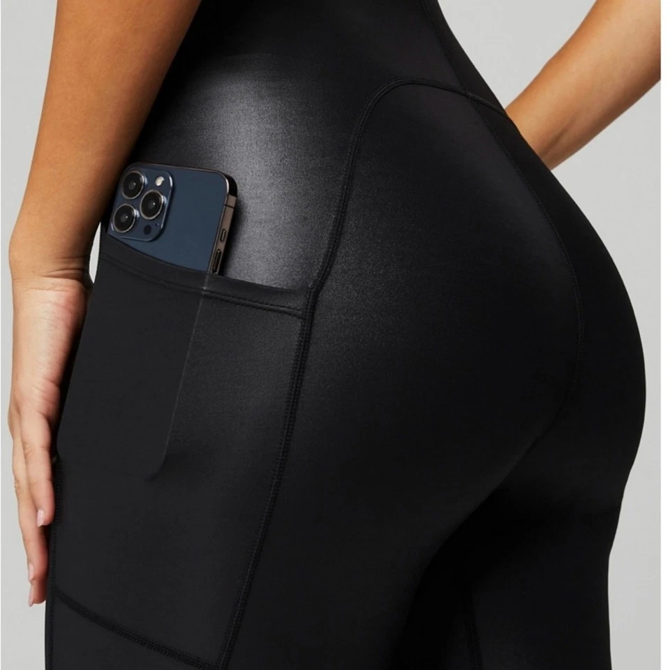 Mono Fabletics Motion365 espalda cruzada en negro brillo - talla L (usado en excelente estado) Foto 4 de 4