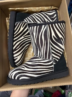 UGG BOOTS Classic Short Exotic zebra print Size 6