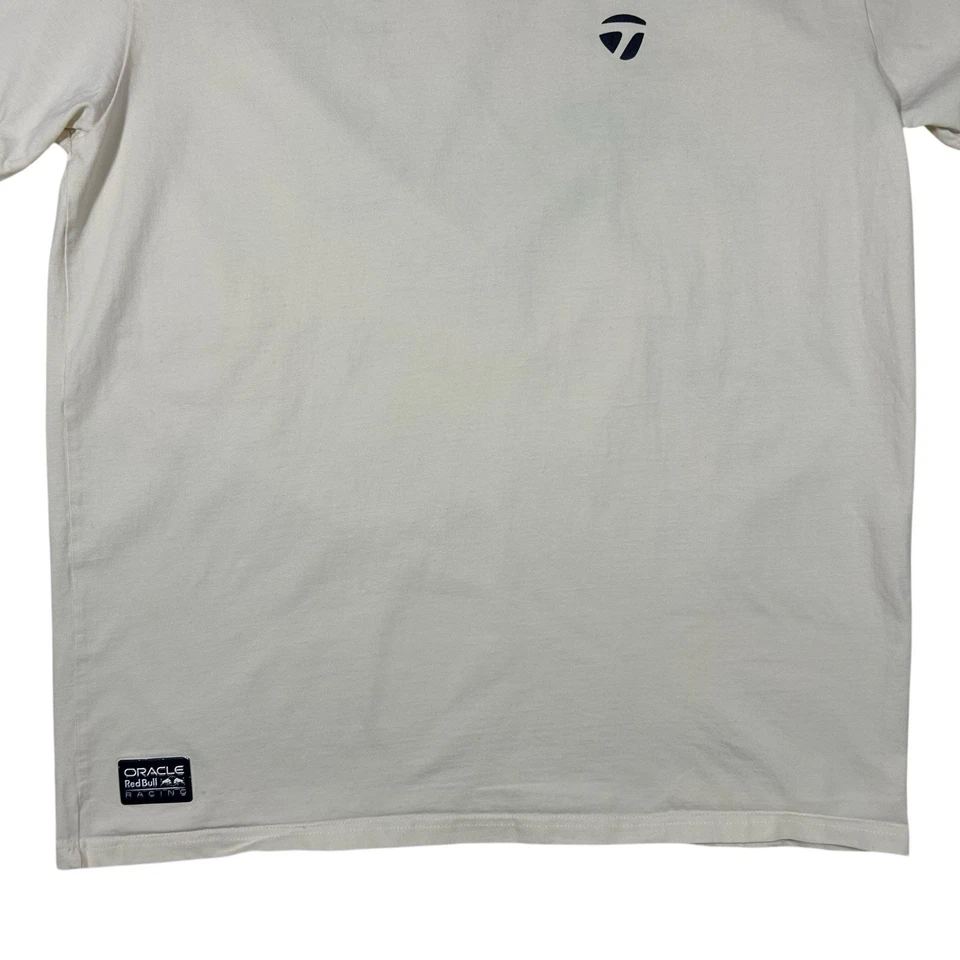 Camiseta gráfica TaylorMade X Oracle Red Bull Racing Grand Prix para hombre crema XL Foto 4 de 4