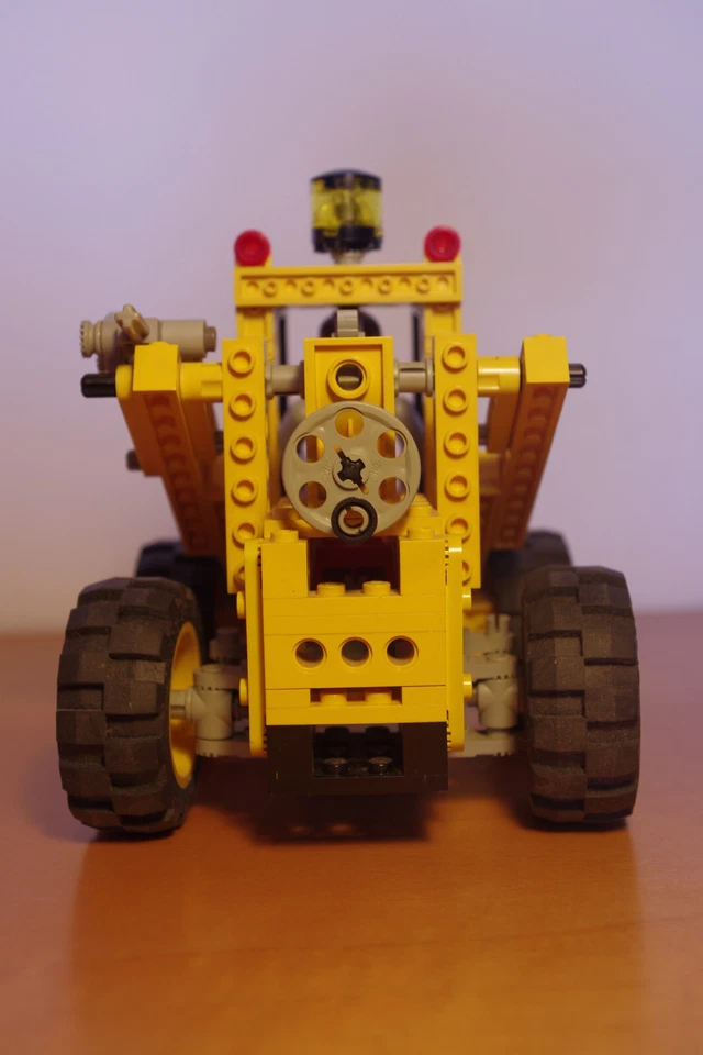 LEGO Technic 8235 Front End Loader, foto 4 di 5