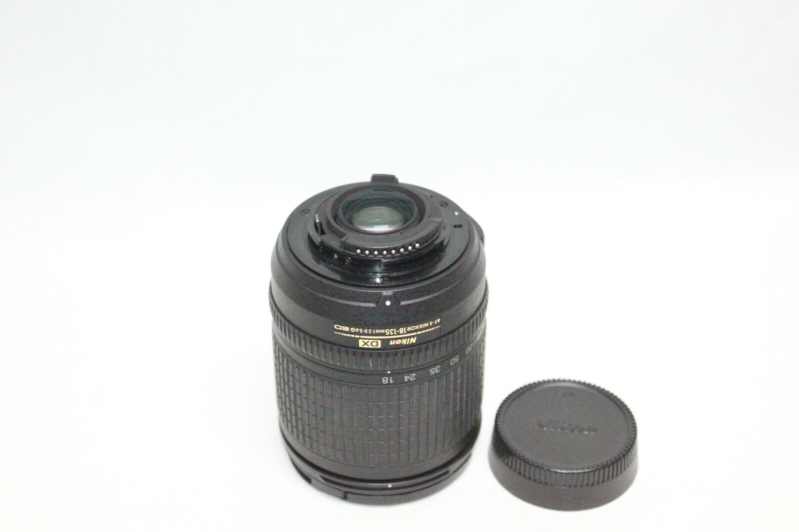 Nikon AF-S DX 18-135mm f3.5-5.6G IF-ED zoom lens