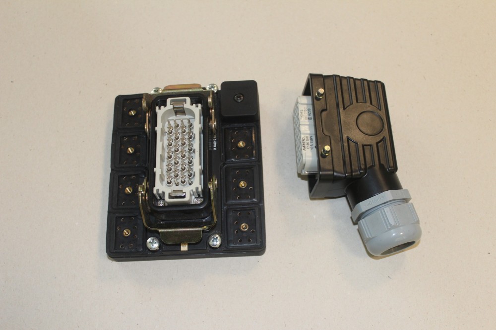 Bosch 3842242750 8-port distribution + Amphenol C146 10A 0400092 and C146 10B