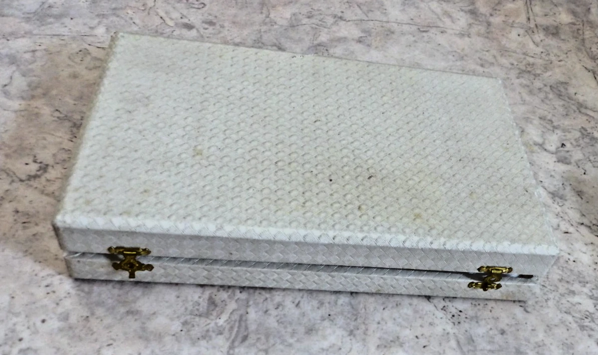 Coffret écrin En Chêne Pour Ménagère En Argenterie (vide). Marque Gagneur & Combet, Lyon, Années 1920-40. Occasion Bon état. Bois Et Laiton, Fait Main.
