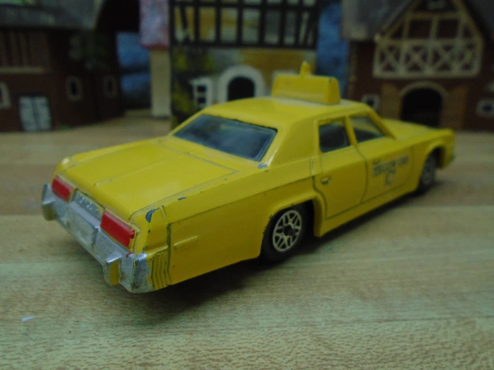 PLYMOUTH GRAN FURY TAXI CABINA DE DINKY TOYS, Nº 278 Foto 3 de 4