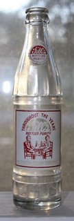 Gills Beeville TX Texas 7.5 oz ACL Coca Cola soda bottle w picture of Boys 1947