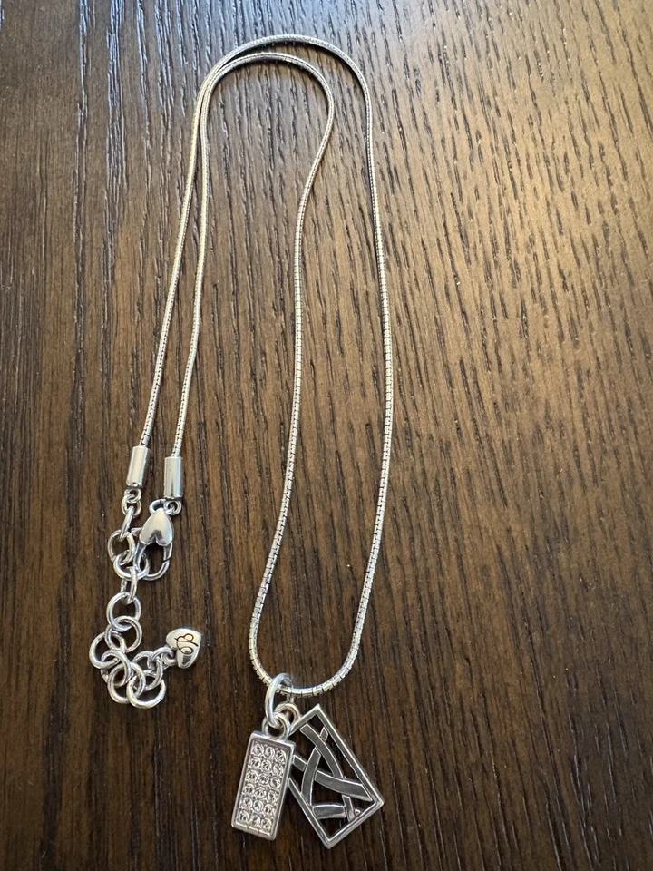 COLLAR COLGANTE LARGO de plata con dije Brighton Meridian Zenith $68 se vende por.  Foto 3 de 4