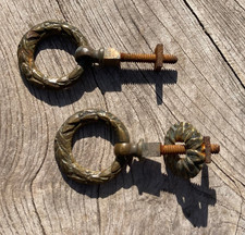 Deux Anciennes Poignées  De Tiroir ou de Commode Pendantes  !