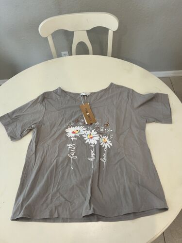 Women’s TenDency Grey with Red Floral Short Sleeve T-Shirt Top Large 118