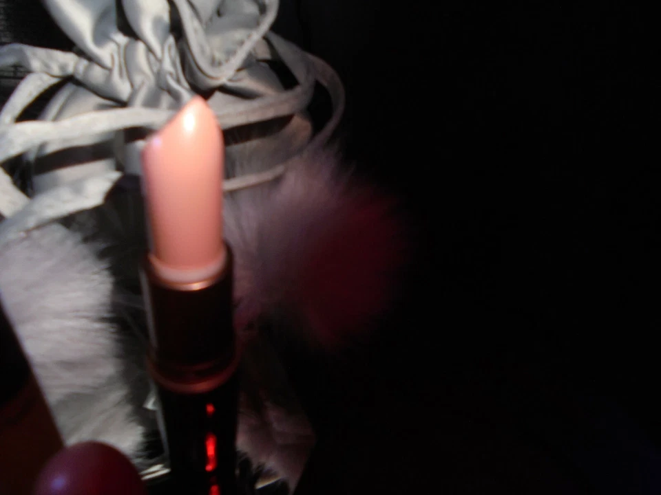 MAC Snow Ball Shadescents Lippenstift Nude + Rollerball Nude Parfume + Täschchen - Bild 3 von 4