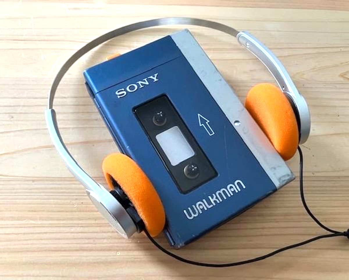 B0112 SONY 初代ウォークマン TPS-L2 SONY TPS-L2 Walkman First Generation Late Portable Cassette