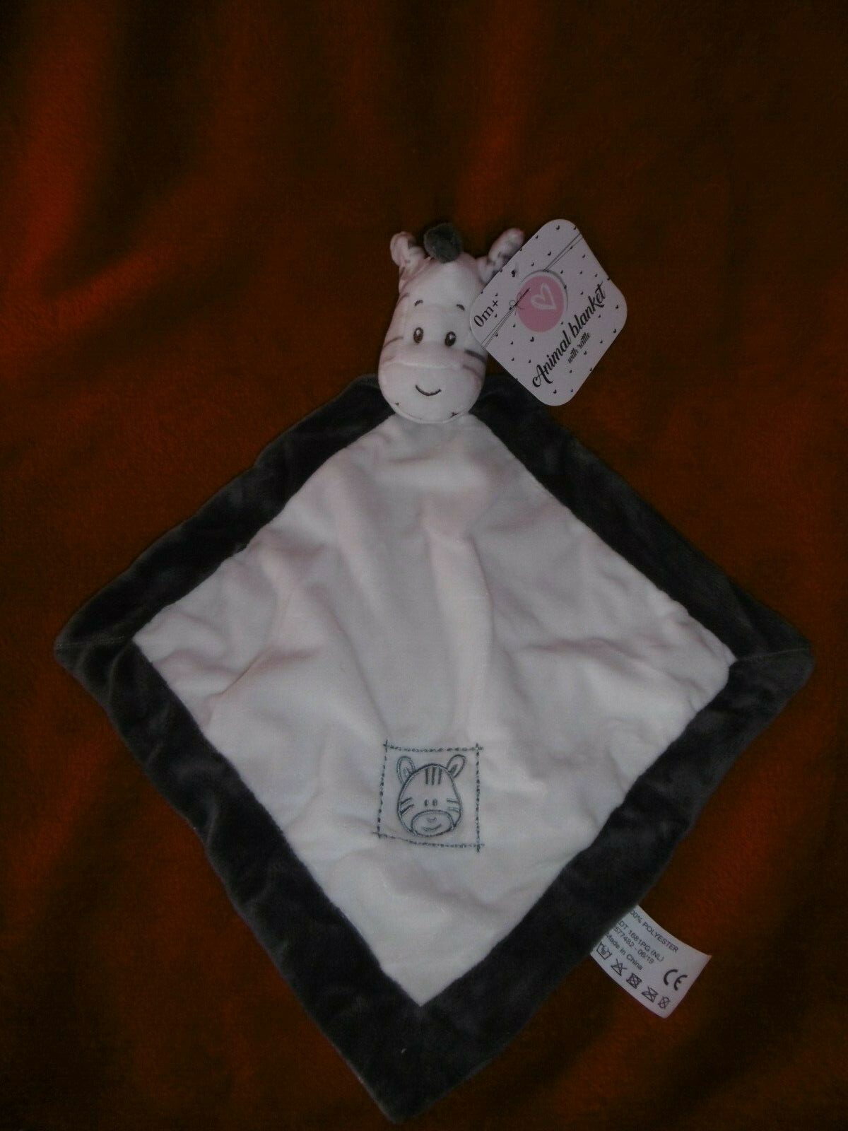 Doudou plat grelot zèbre peluche bébé blanc gris dessous rayé