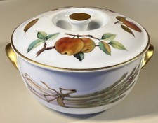 Royal Worcester 1 Qt Round Covered Casserole Evesham Gold 6.5"