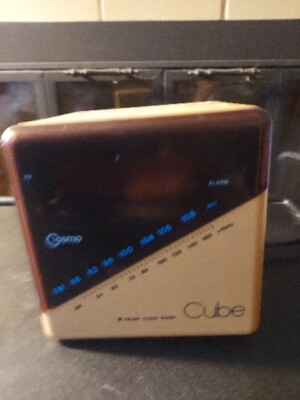 VTG Cosmo ''Cube'' 1987 Clock/Radio Clock Works Radio Is Iffy Collectible