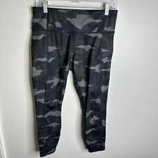 Women  s Athleta Size MP Camo Contender 7/8 Tight Leggings Grey/black