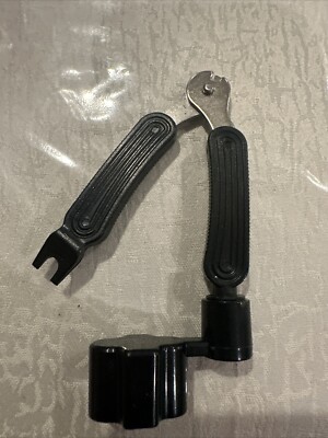 3IN1 Multifunctional Guitar Tool Guitar Winder + String Cutter + Pin Puller