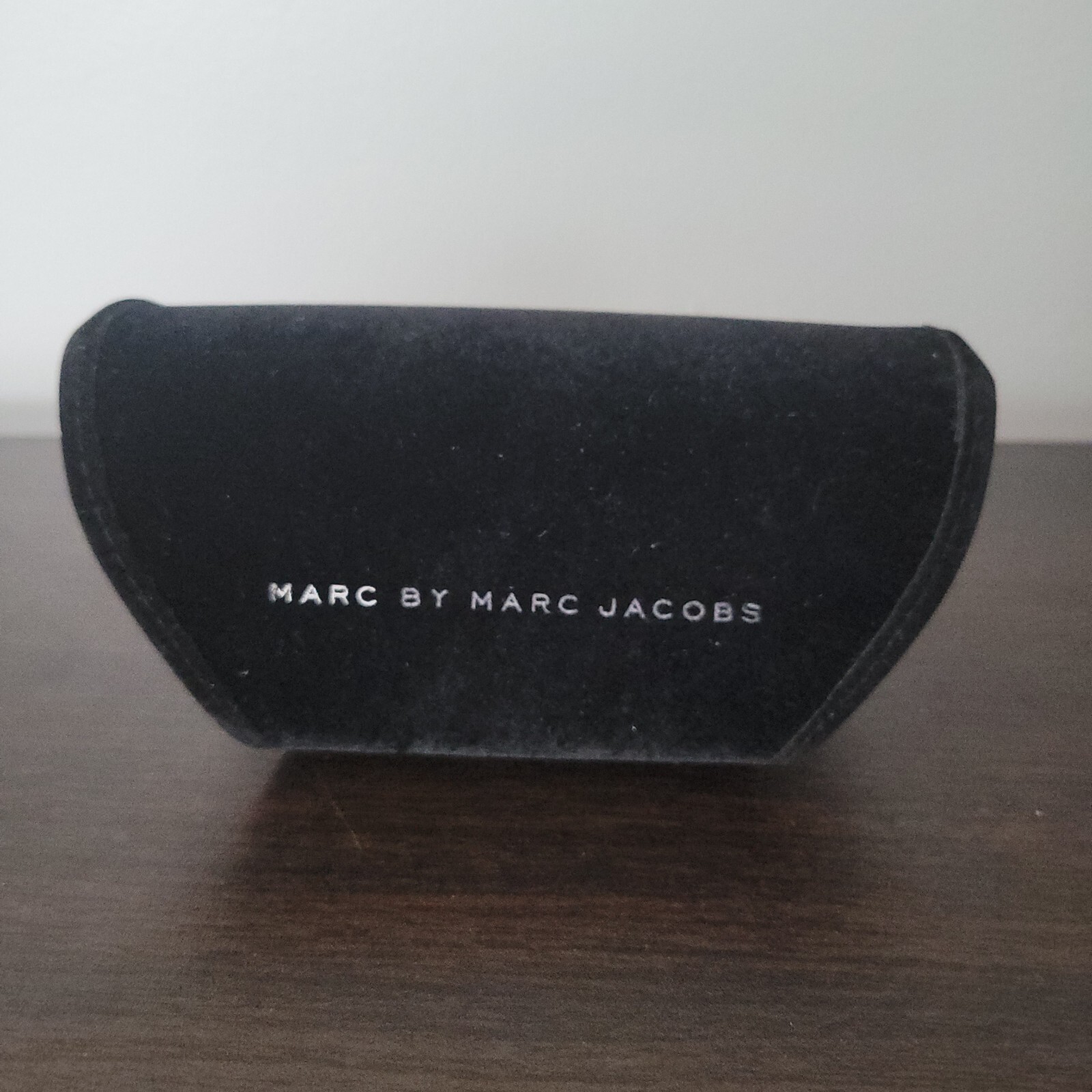 Marc Jacobs Black Velvet Eyeglass Sunglass Case with Magnetic Closure EUC