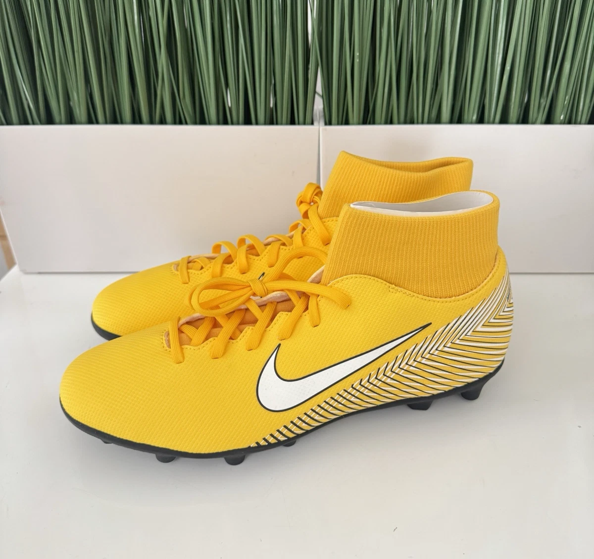 Preços baixos em Chuteiras de futebol Nike Amarelo para Homens | eBay