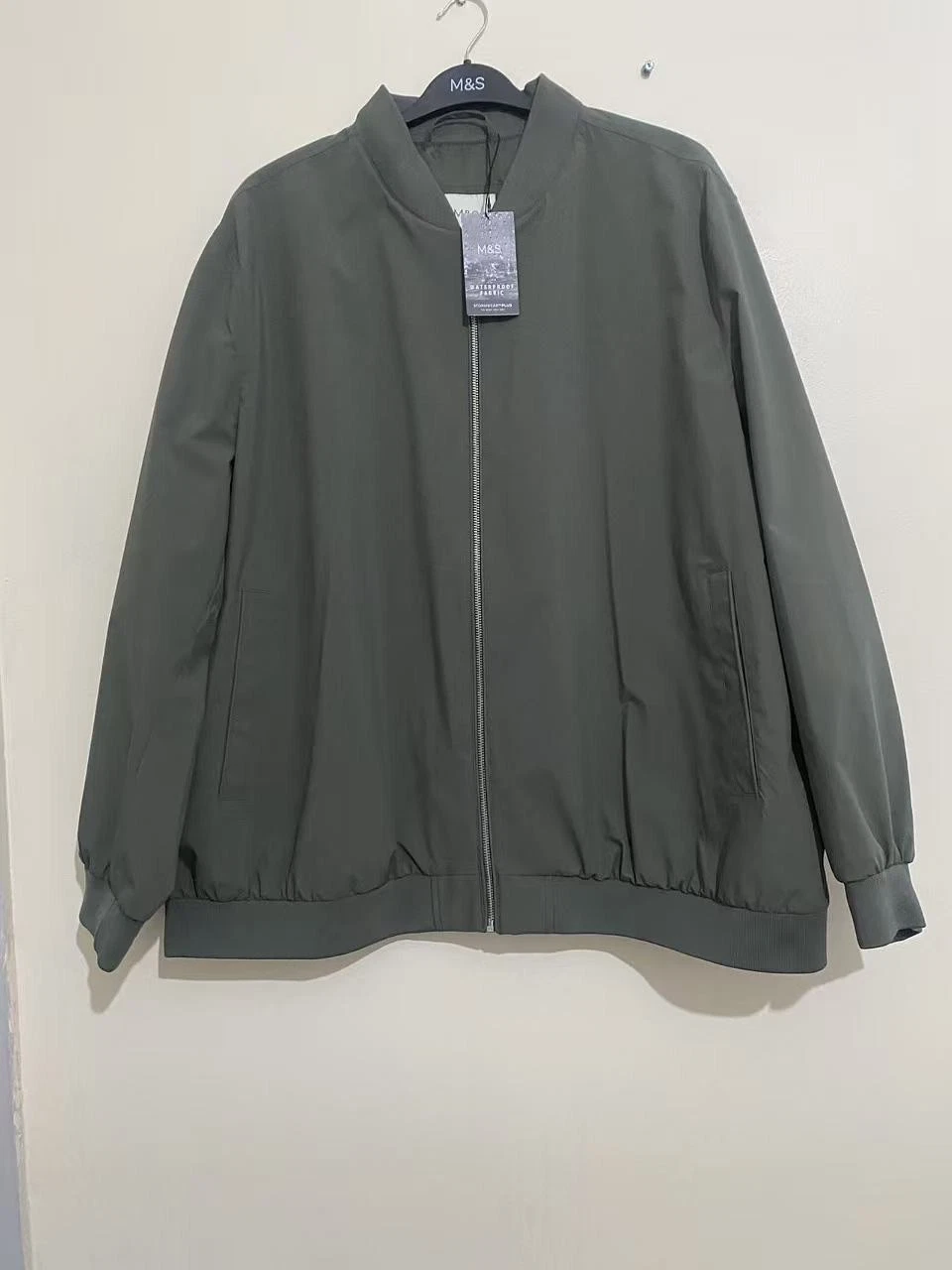 New M&S men’s waterproof fabric jacket (sage green) size 4XL regular length
Opens in a new window or
