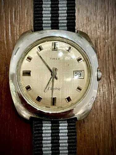 Vintage Timex Electric Calendar Mens Watch. Working!!