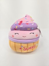 Squishmallows 8  Kimmie Blinking Sweet Cupcake Valentines NWT