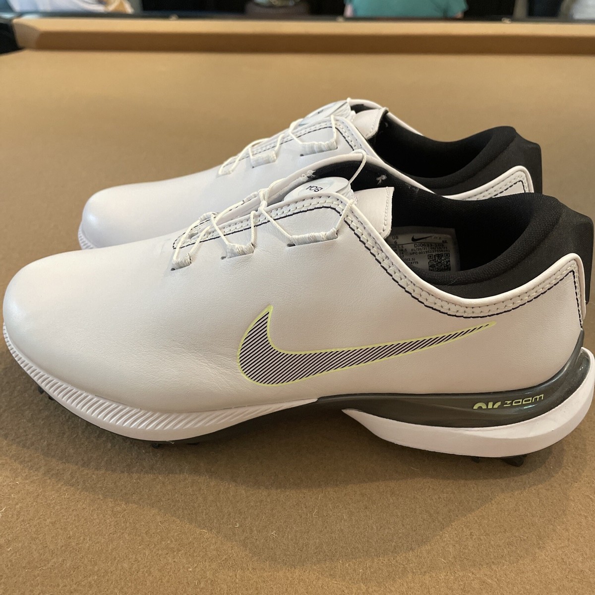 NIke Air Zoom Victory TouR 2 BOA WH-BLK-VOLT Mens 6 Womens 7 NIke Air Zoom Victory TouR 2 BOA WH-BLK-VOLT Mens 6 Womens 7