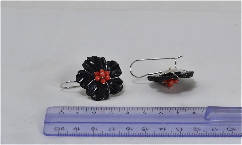 ORECCHINI IN ARGENTO 925 CON FIORE  ONICE 30 mm  E CORALLO ROSSO AGHT 095 - Immagine 3 di 3