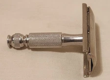 Vintage Gillette Travel Tech DE Safety Razor Great Condition
