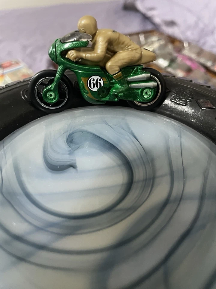 HOT WHEELS 1966 TRIUMPH TIGER 100 2025 TREASURE HUNT FACTORY PROTOTYE!  MINT!! - Image 2 of 4