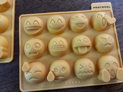 Emoji Ice Cube Tray Silicone Mold 2pcs