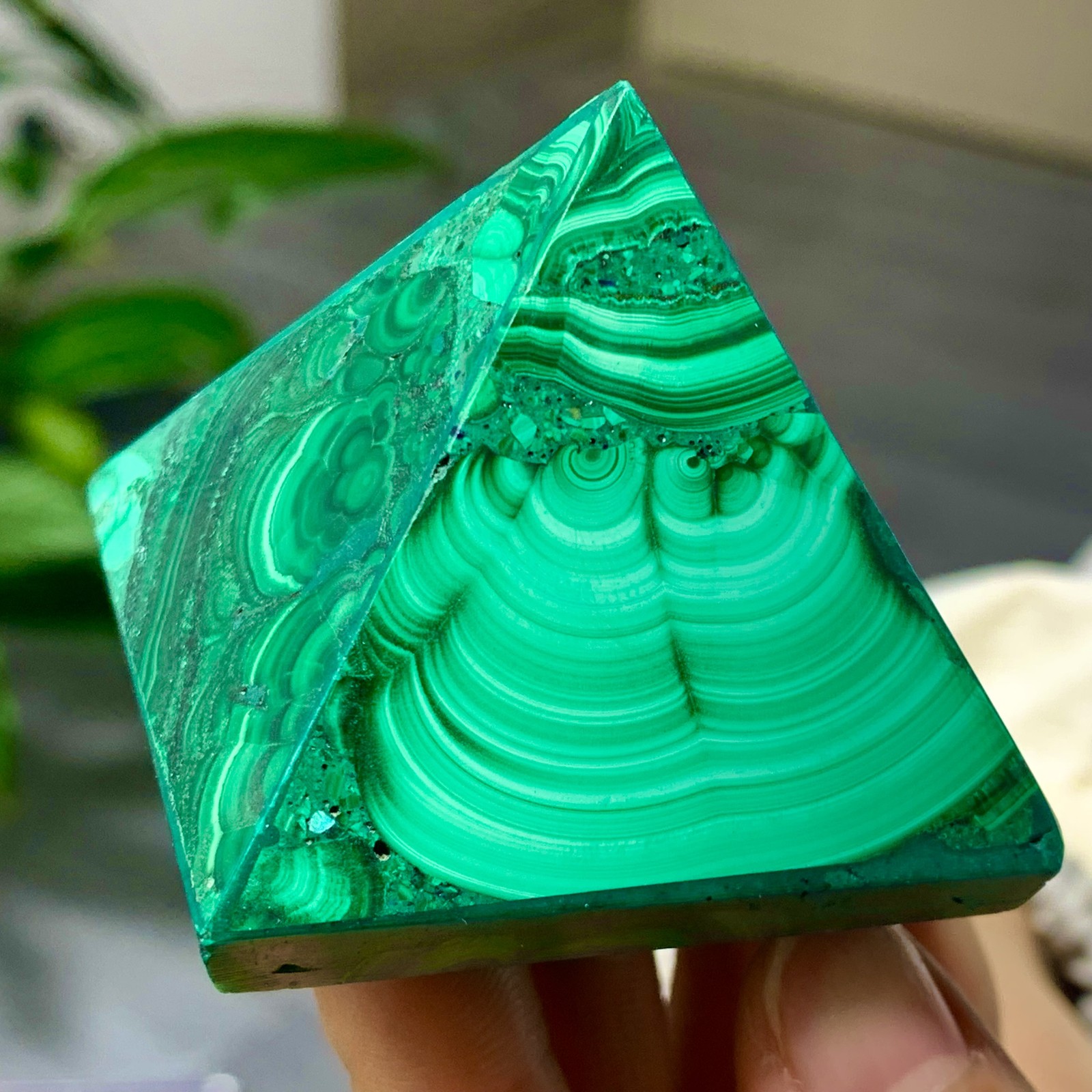 113G Natural malachite Pyramid Chakra Treatment Energy Stone Generator Spiritual
