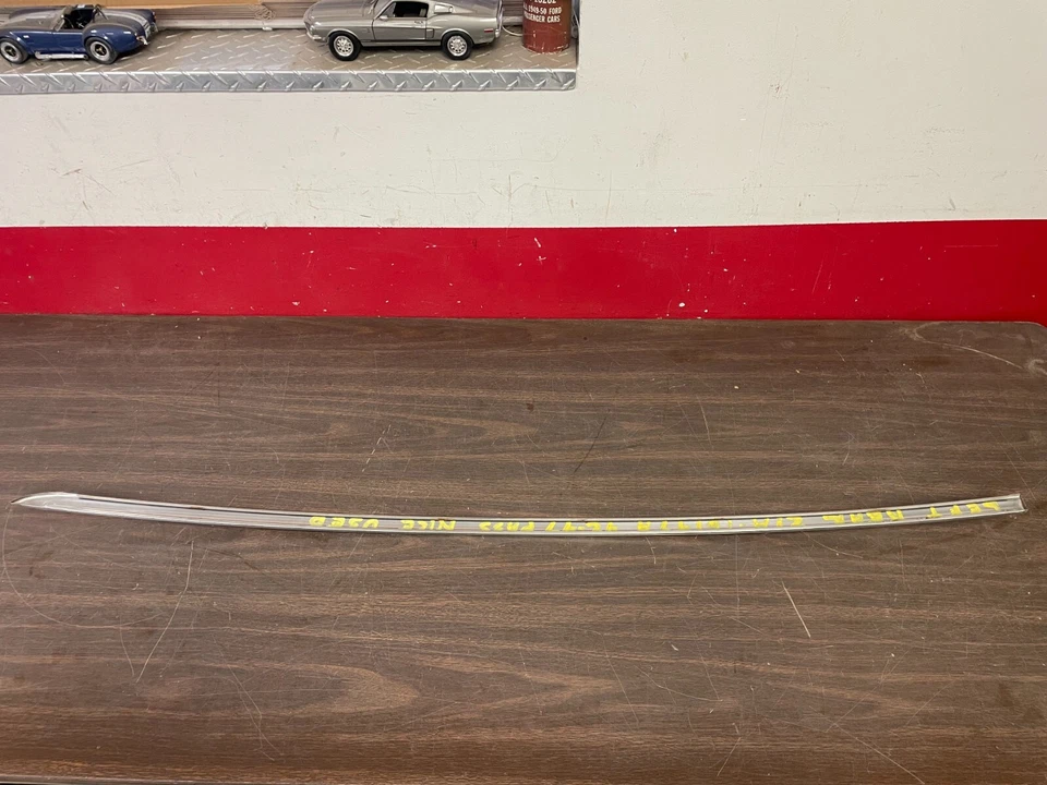 Ford Super Deluxe 1946 1947 capó derecho moldura lateral nos 125 Foto 4 de 4